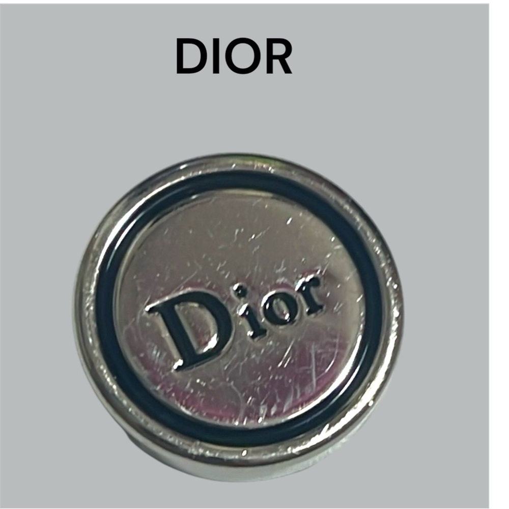 DIOR ICONIC LETTERS BAG PIN
SILVER/BLACK TONE METAL - Picture 5 of 6